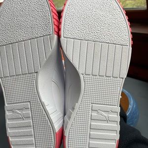 PUMAS - BRAND NEW kids size 7 woman’s size 8.5-9
